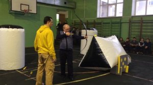 Директор 31 школы первым опробовал игру Арчери Таг / Archery Tag