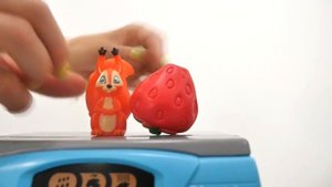 Видео про игрушки. Маша и Медведь: пирог Мишке