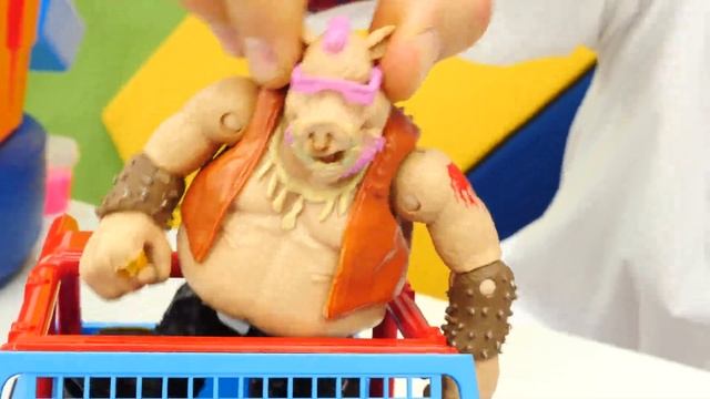Игрушки из мультфильма Черепашки Ниндзя и игры в больничку. Мегаклиника для супергероев