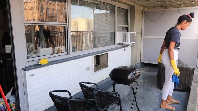 EXTREME DEEP CLEANING MY NYC BALCONY смотреть онлайн