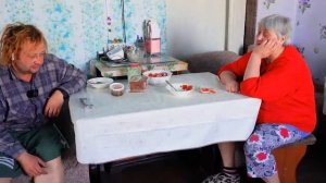 Сбегу от нелюбимой семьи Пенсионер Василич собрался уезжать когда соберет деньги на бензин Обед Село