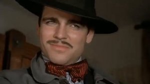 Это не тот пистолет пули, которого разрываются в голове на части Адриано Челентано. к/ф БЛЕФ