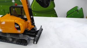 Видео с игрушками. Роботы-Поезда, Супер Крылья и Робокар Поли в Шоу ToyClub! Снежная лавина