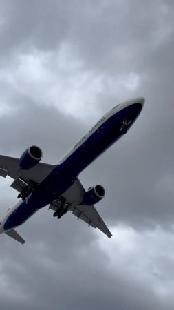 Massive Boeing 777 landing #boeing #landing #heathrow #aviation #airplane