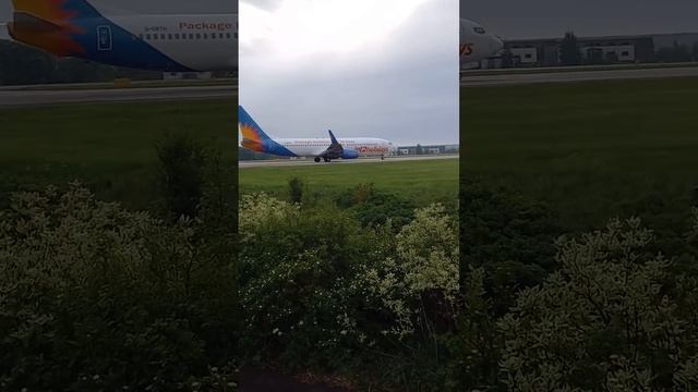 Jet2holidays 737-800 taking off from Leeds bradford airport смотреть онлайн