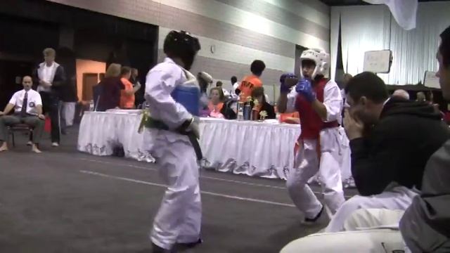 Rochester Kyokushin karate IFK tournament 2011-- Phillip Filipov's first kumite(fight) смотреть онлайн