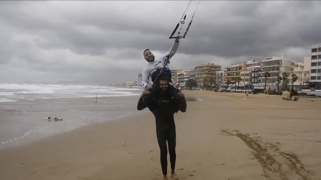 Kiting Rethymno Crete Люди Крит Кайтинг на пляже Ретимно смотреть онлайн