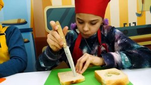 Челлендж с Молния Маквин - Я готовлю лучше! Смешное видео для детей.