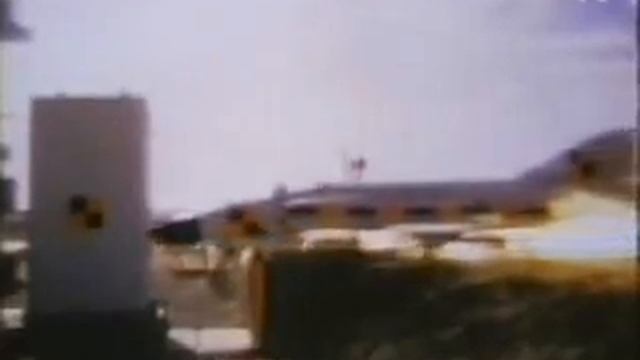 Plane vs Concrete Barrier смотреть онлайн