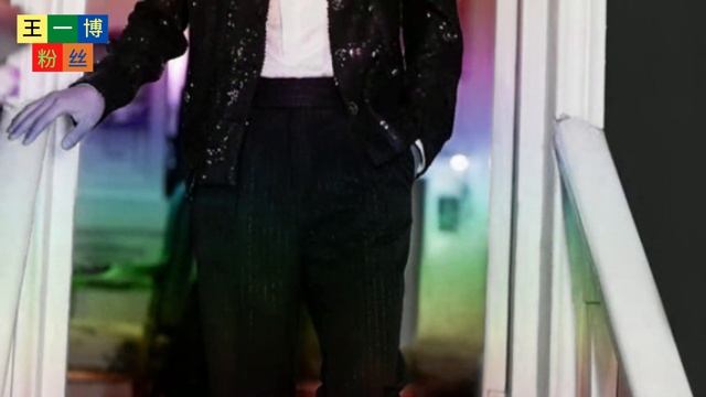 【王一博粉丝12月26日】由于王一博参加了东方跨年，王一博把穿搭的艺术掌握得很好 смотреть онлайн