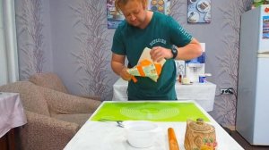 Сибирь Деревня Огород и будущий урожай Прокапал домашних животных Готовлю на ужин пирожки с изюмом