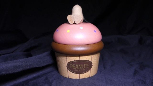 Peanuts Snoopy Cupcake Rotating Music Box смотреть онлайн