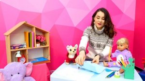Беби Бон Эмили делает открытку на День Влюбленных! Играем в куклы в видео для девочек Как Мама