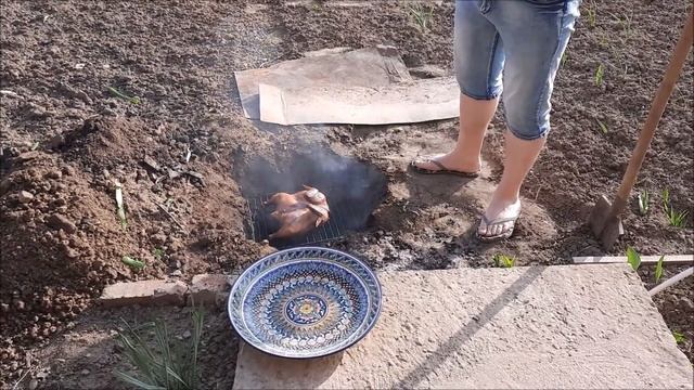 КУРИЦА ЗАПЕЧЕННАЯ В ЯМЕ