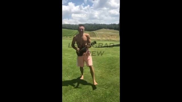 Ленинград,Сергей Шнуров:(ОтДЫХ,И ПАРУ АкКОРДОВ ПоД ГИтАРУ) смотреть онлайн