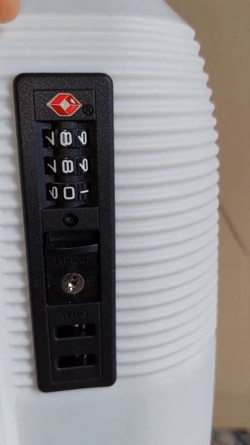 setting up a combination lock for your luggage bag #traveltips #tutorial #travel смотреть онлайн