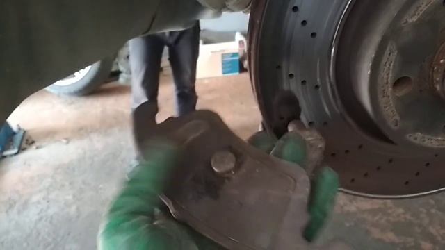 #mercedesbenz W212. Замена колодок. #Замена направляющих от #суппортов. #мерседес #amg #cars #amg63 смотреть онлайн