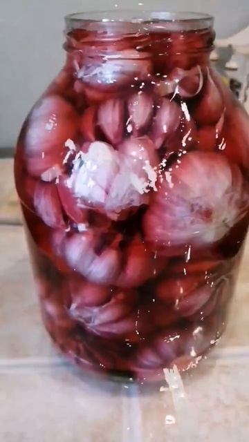 Маринованный чеснок.