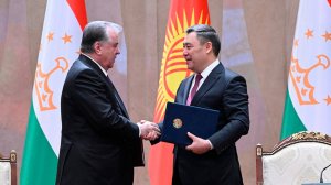 Садыр Жапаров и Эмомали Рахмон подписали договор о государственной границе