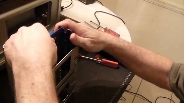 Tech : Holiday Hardware Hacking 2013 смотреть онлайн