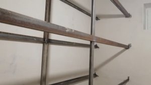 Полка-стеллаж своими руками, отличное место для хранения закруток на зиму.