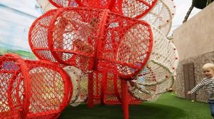 Едем в парк аттракционы маленьких детей развлечений 🎡 Веселые развивающие песенки для малышей