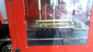 процесс заполнения кассет и высев семян