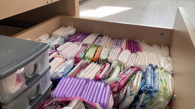 Косметичка в школу/ соберем прокладки чтоб не протечь/ #месячные смотреть онлайн