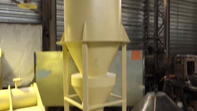 Вибромельница МВ-400 с пневмовыгрузкой помолотого продукта.