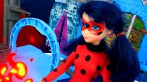 Охотники за игрушками. Леди Баг угодила в пожар. Куклы против Джокера, продолжение истории игрушек