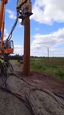 Работает крановый вибропогружатель 👷👍 Услуги бурения +7 (985) 185-77-77.