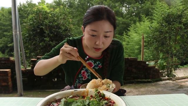 小雨做豆花牛肉，牛肉滑嫩，一人吃一盆，大口吃肉就是過癮！ 【市民朱小雨】