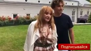 ПУГАЧЕВА В МИНИ-ШОРТАХ ШОКИРОВАЛА ФАНАТОВ В ЮРМАЛЕ