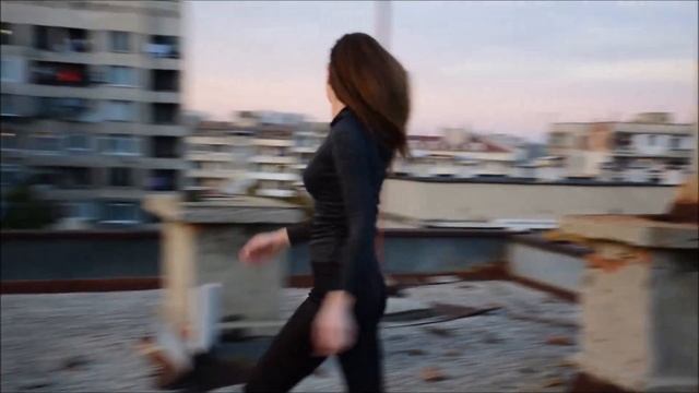 Nina highheels dance on the roof