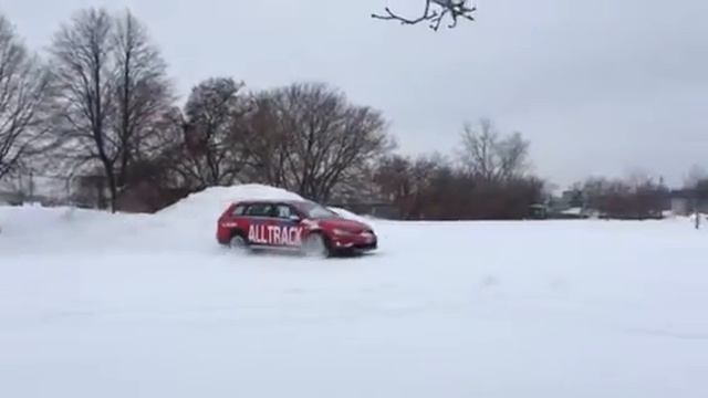 VW Alltrack loving the snow! смотреть онлайн