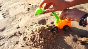 Видео для детей - Машинки на пляже. Мультики про машинки