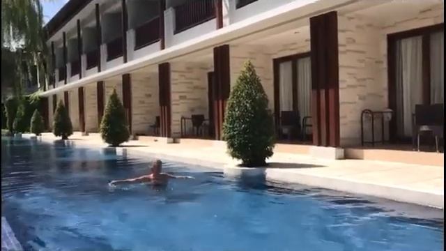 отпуск смотреть онлайн