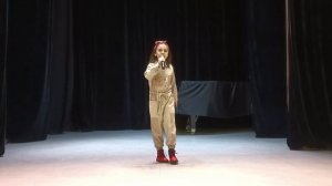 "Главное, ребята, сердцем не стареть", Н. Добронравов, А. Пахмутова. Поёт Василиса Костина.