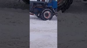 Т-150 чистит снег #снег #т150 #зима