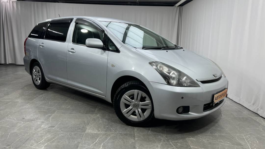 Обзор Toyota Wish 2005 года выпуска