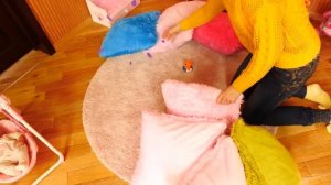 Видео с куклой Беби Анабель – Манеж и сухой бассейн для малышки! – Игры для девочек.