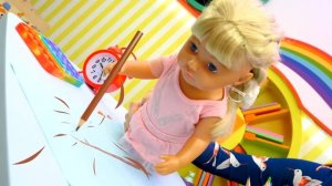 Беби Бон Эмили и аппликация из пуговиц! Как Мама - видео для девочек про Baby Born