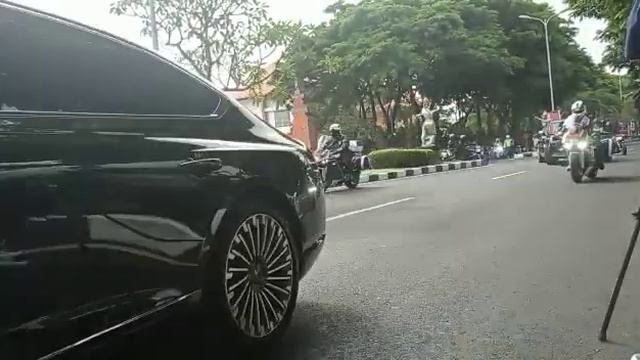 Presiden China Xi Jinping Keluar dari Bandara I Gusti Ngurah Rai Naik Mobil Hongqi N701#G20 #kttg20 смотреть онлайн