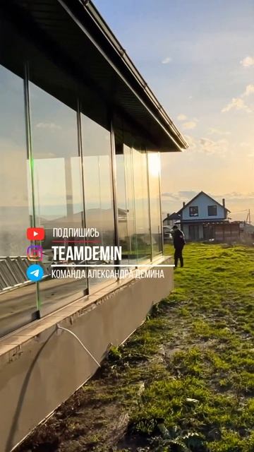 ОГРОМНАЯ СТЕКЛЯННАЯ РАЗДВИЖНАЯ ТЕРРАСА #остекление #безрамноеостекление смотреть онлайн