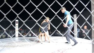 б.о.Золотые пески .Бои без правил .Бой девушек .гДнепродзержинск.2014 г.