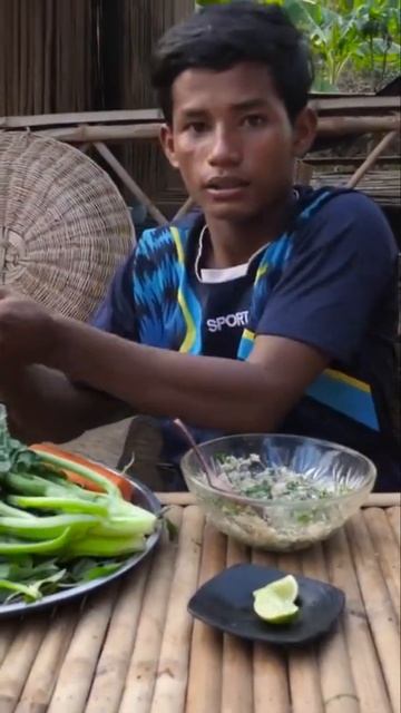 Oh My God! Eat Raw Beef With Thai - styled Chili Salt and Pepper sauce Very Delicious #Shorts смотреть онлайн