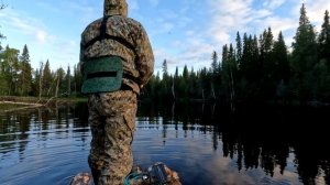 ПОСТРОИЛ ПЛОТ И НАЛОВИЛ С НЕГО РЫБЫ. ОГРОМНЫЙ ОКУНЬ. СЛОМАЛ СПИННИНГ В 2 МЕСТАХ.