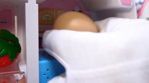 Видео куклы. Беби Бон проснулась! Как Мама игра для девочек. Делаем зарядку и умываемся с Baby Born.