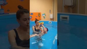 занятия в детском бассейне