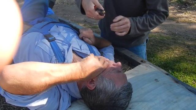 стоматолог в отпуске(удаление зуба пассатижами ,лежа на телеге) смотреть онлайн